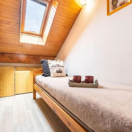 Duplex Ensoleille Pour 6 Personnes Avec Balcon Et Parking A Saint-lary Village - Fr-1-296-188 *