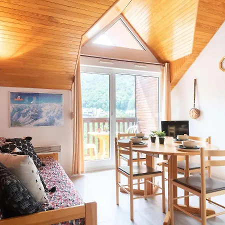 Apartment Duplex Ensoleille Pour 6 Personnes Avec Balcon Et Parking A Saint-lary Village - Fr-1-296-188